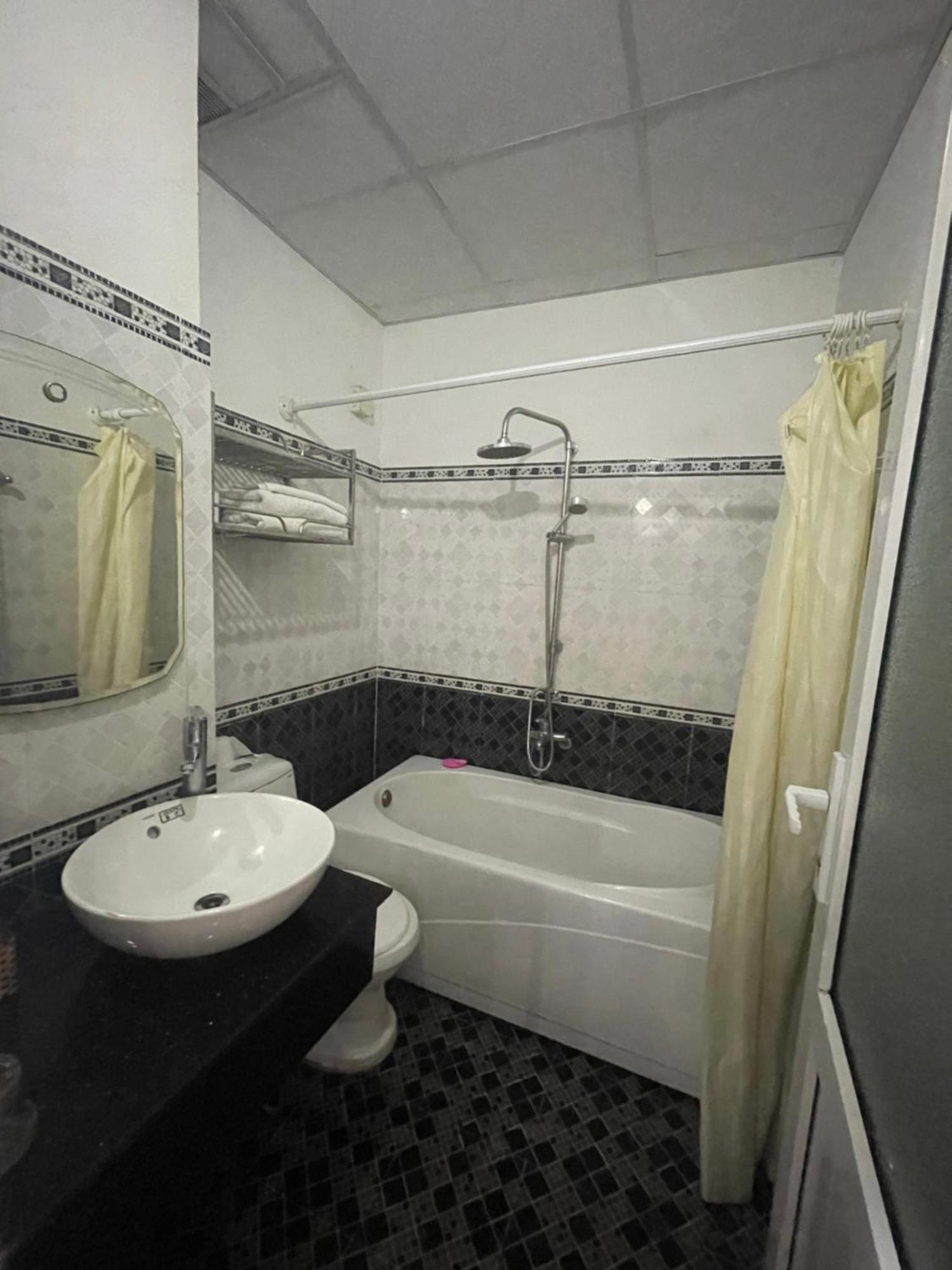 Oyo 553 Truong Giang Hotel ダナン市 エクステリア 写真