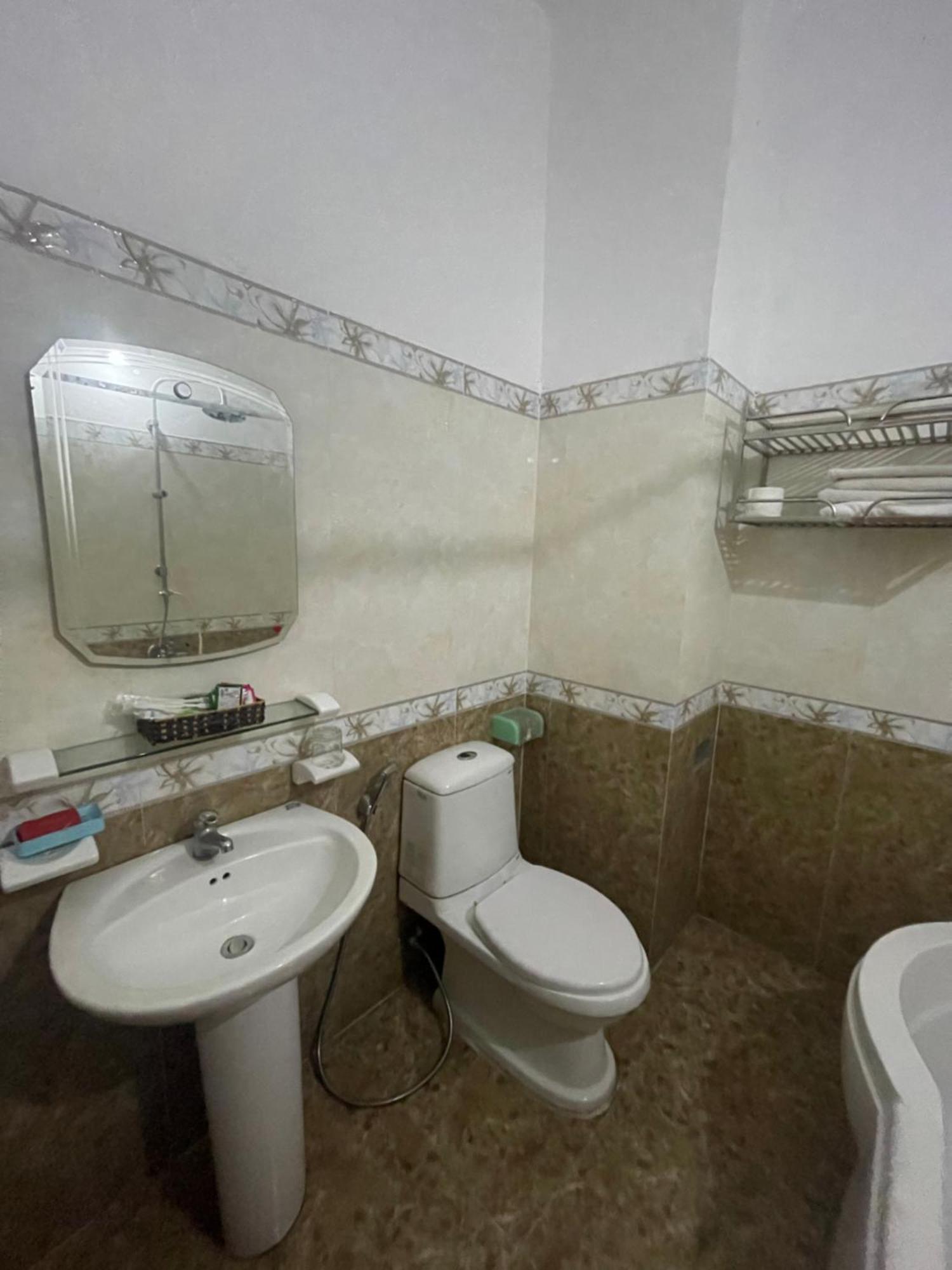 Oyo 553 Truong Giang Hotel ダナン市 エクステリア 写真
